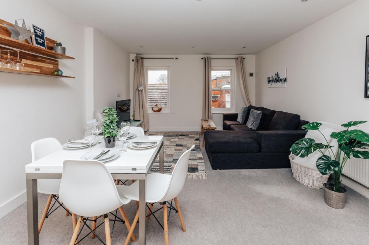 Central Modern Flat For 4-6 & Dedicated Parking 亨利昂泰晤士 外观 照片