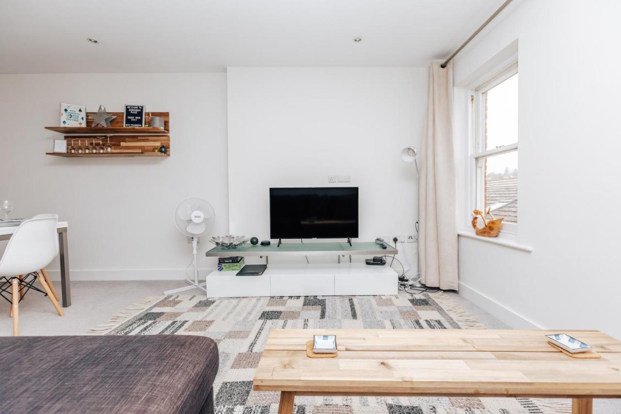 Central Modern Flat For 4-6 & Dedicated Parking 亨利昂泰晤士 外观 照片