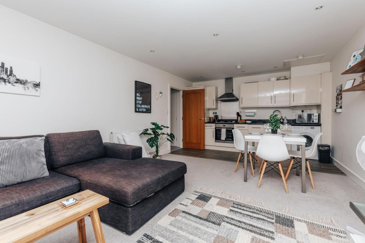 Central Modern Flat For 4-6 & Dedicated Parking 亨利昂泰晤士 外观 照片