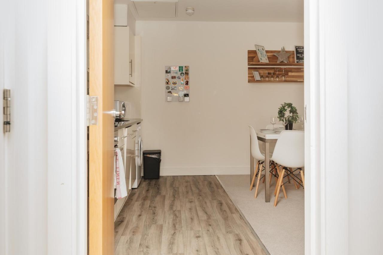 Central Modern Flat For 4-6 & Dedicated Parking 亨利昂泰晤士 外观 照片